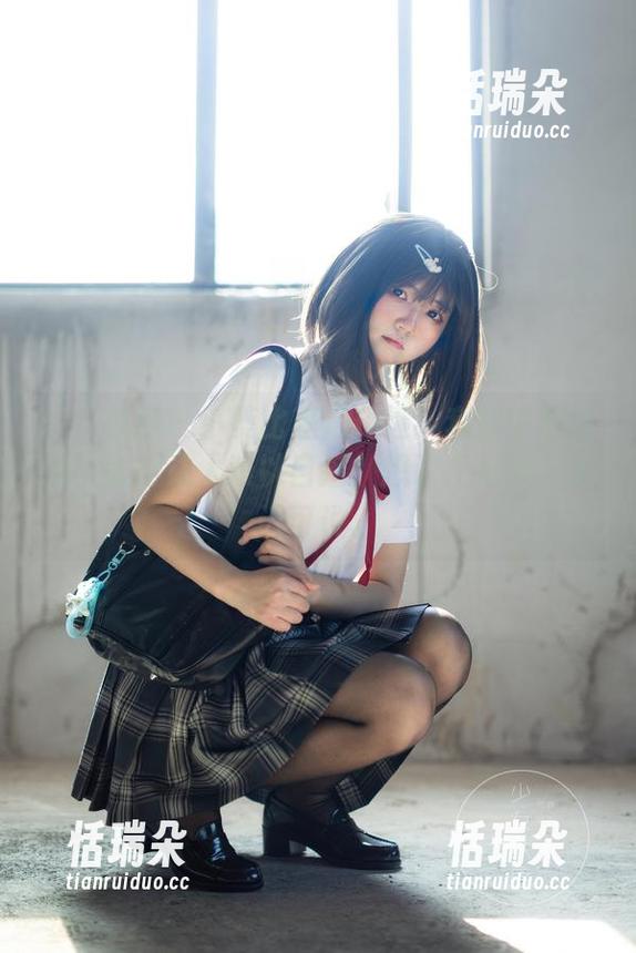 少女秩序-小葵 少女秩序 - 小葵比基尼精选:套图中的诗意,美得让人难以自控,想说点啥却又无话可说。