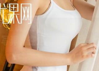 尤果网 – 谁说女孩只能甜美？看张雪馨的定制写真，在这个角度就是女神。