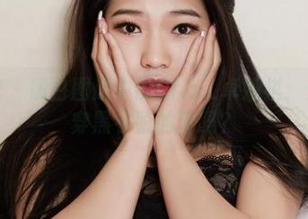 尤物馆 – 黑白图册中的Cris_卓娅祺：你见过穿黑衣服的佛吗？