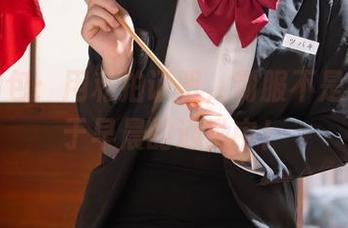 屿鱼图包：用私拍证明，制服不是只存在于早晨的通勤中！