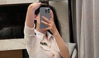 微密圈 – 左公子666的私拍，红色的桃引发的联想有点多，套图里说不定藏着些小惊喜哦