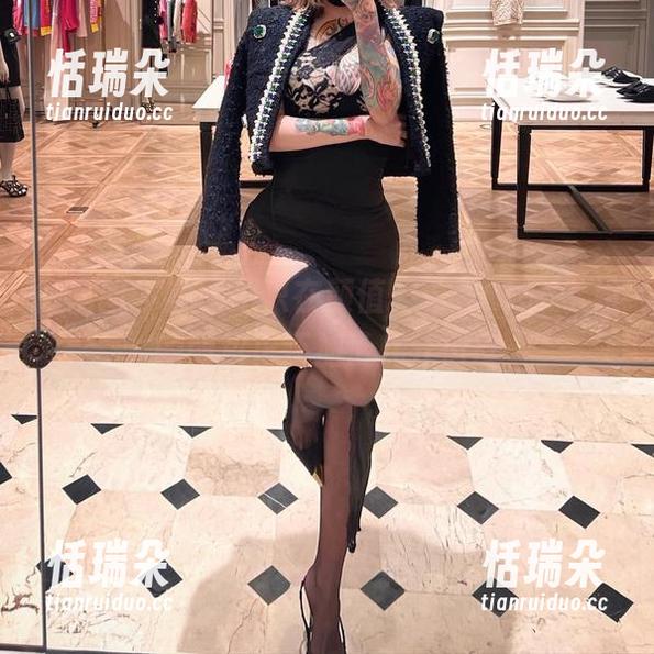 希希Gina 微密圈 - 美图不只在颜值,希希Gina学姐的图包里还加了几分俏皮