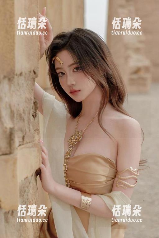 年年Nnian 无圣光?年年Nnian的泳衣作品偏偏要用这种反叛的态度出现,搞得我有点心痒痒…