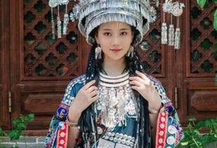 年年Nnian独家精选：那月刊少女的标准妆容，真让人有些受不了。