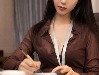 抖娘利世的职业装：职场穿搭新教科书？