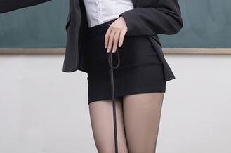 白色连体，如何巧妙出现在网盘，抖娘利世的独家秘方！