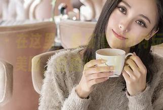 推女神 – 在这里，看杨漫妮如何玩转在线美图，自拍妙招满满。