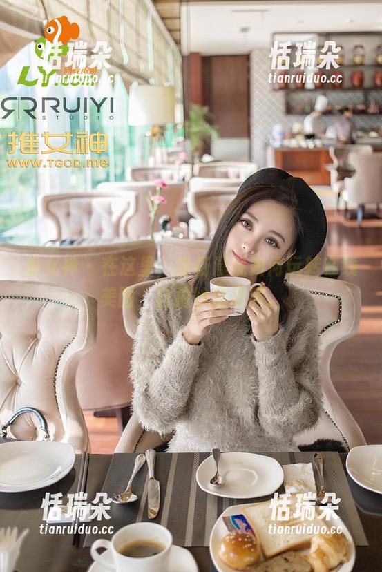 推女神-杨漫妮 推女神 - 在这里,看杨漫妮如何玩转在线美图,自拍妙招满满。