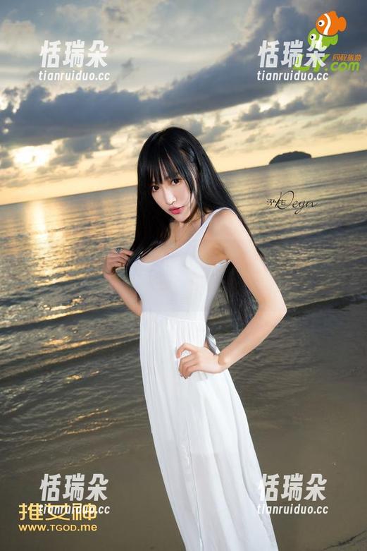 推女神-汪佩妮Penny 推女神 - 汪佩妮Penny的户外照片集:分享她那‘偶尔’滑稽的瞬间!