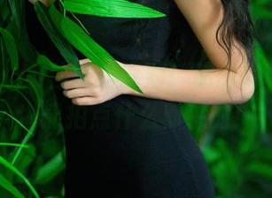 推女郎 – Yu佳妮的泳池：私房写真，水中也能拍点什么邪乎的！