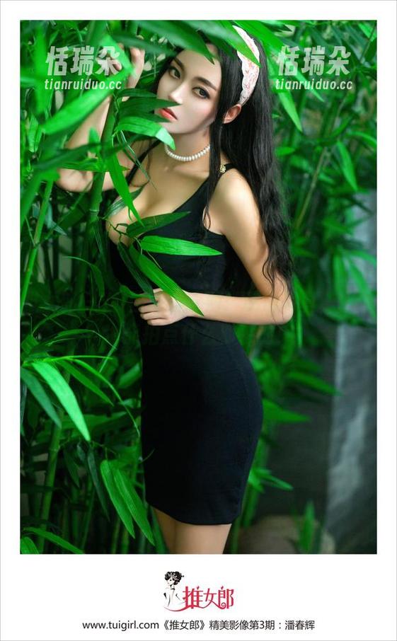 推女郎-Yu佳妮 推女郎 - Yu佳妮的泳池:私房写真,水中也能拍点什么邪乎的!