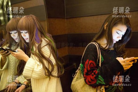 推女郎-娜露 推女郎 - 娜露的旗袍图集分享:当传统遇上疯狂的自我