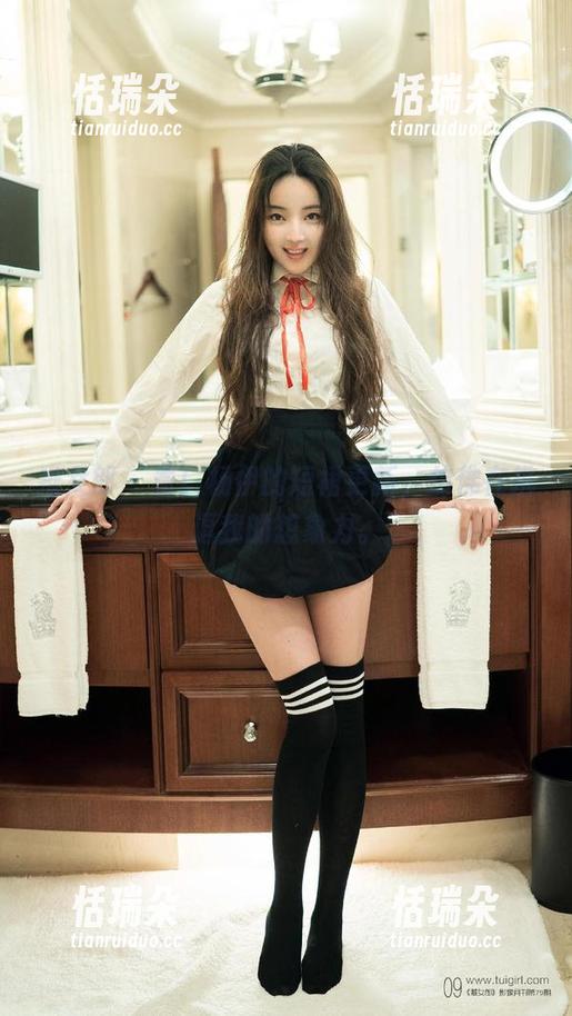 推女郎-杨伊 推女郎 - 看!杨伊的短裙更新,仿佛在挑逗我的想象力。