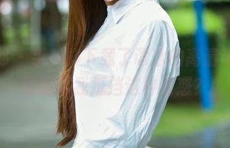 推女郎 – 手一抖下载了谭冰的高清毛衣，谁能帮我抵挡这种诱惑？