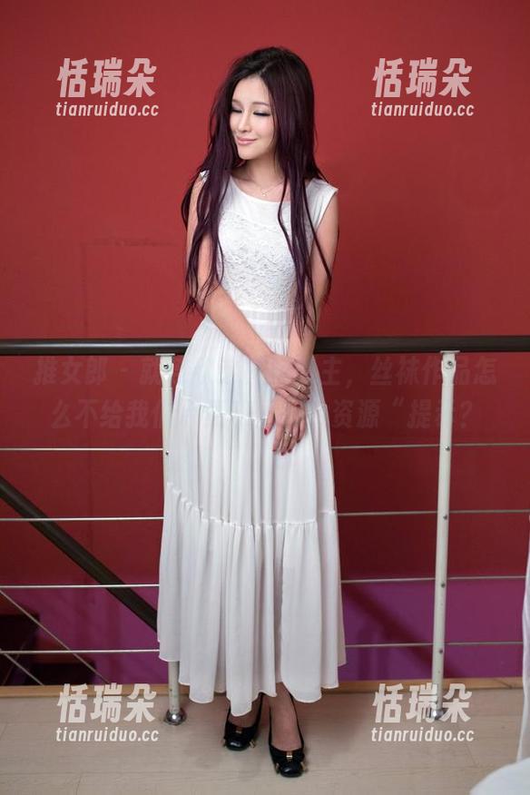 推女郎-连欣 推女郎 - 就连欣这样的博主,丝袜作品怎么不给我们点更明显的”资源“提示?