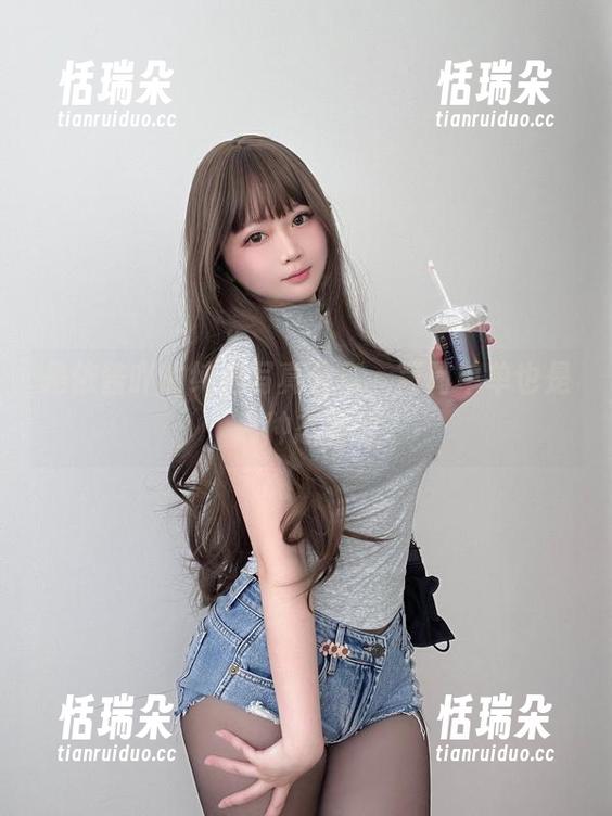 是依酱吖 是依酱吖的纯白写真分享,简简单单也是一种态度吧
