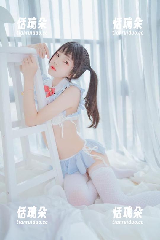 桜桃喵 最新花束自拍,桜桃喵凭啥这么迷人?