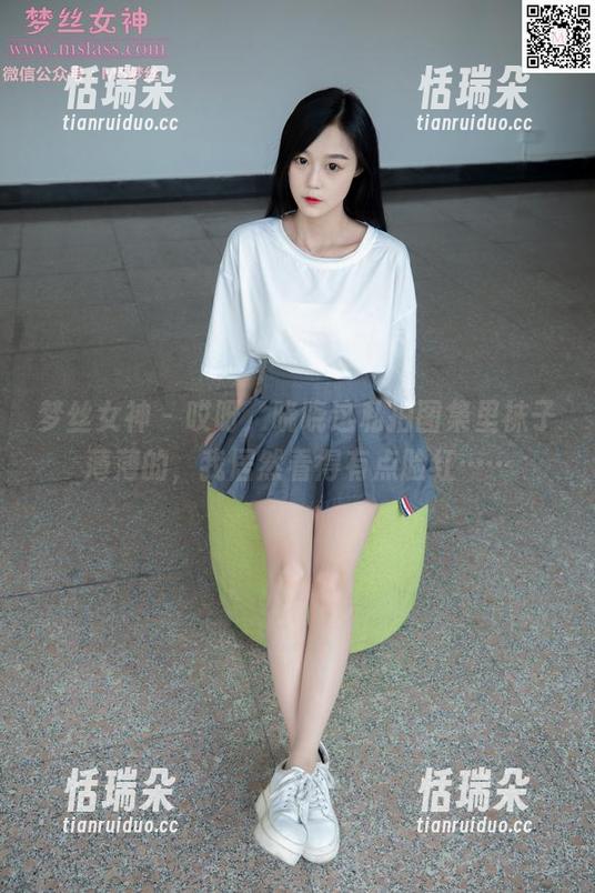梦丝女神-晓晓 梦丝女神 - 哎呀,晓晓这私拍图集里袜子薄薄的,我居然看得有点脸红……