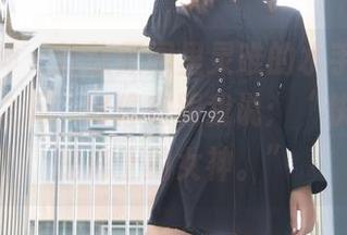 梦丝女神 – 这张原图里灵唯的水手服，举手投足之间，好像在跟我说：“快来，我是海上的女神。”