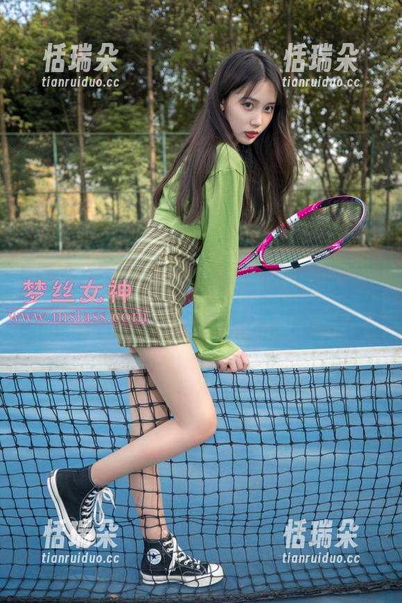 梦丝女神-魏婷婷 梦丝女神 - 魏婷婷带着她的定制礼服,写真中到底藏着什么?