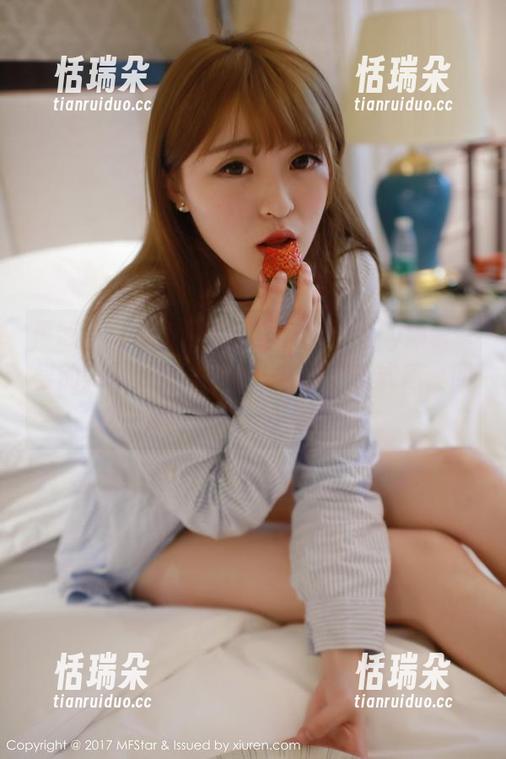 模范学院-Emily顾奈奈酱 模范学院 - 每当圣诞季节,Emily顾奈奈酱的美图更新就成了一种新的仪式感,期待中略带些小怨念。
