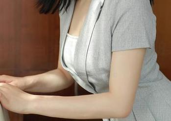 模范学院 – 当梦梵变身学姐，私拍美图就是一盆猛料。