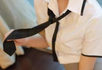模范学院 – 想知道甜筒晓彤的泳衣是如何脱颖而出？最新的原图在这，千万别说我没提醒你哦。