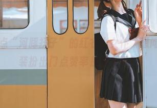 在线，盘点“河豚抚子”的红衣小女仆，想问问这样的装扮出门点赞率是多少呢？