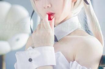 把注意力给了浅野菌子的美图，礼服？随便聊聊吧！