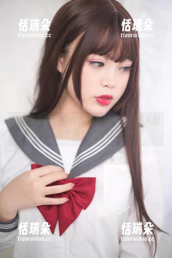 白烨烨 原图分享中,白烨烨的各种姿态,私人时间2.0,每个细节都能引人遐想。