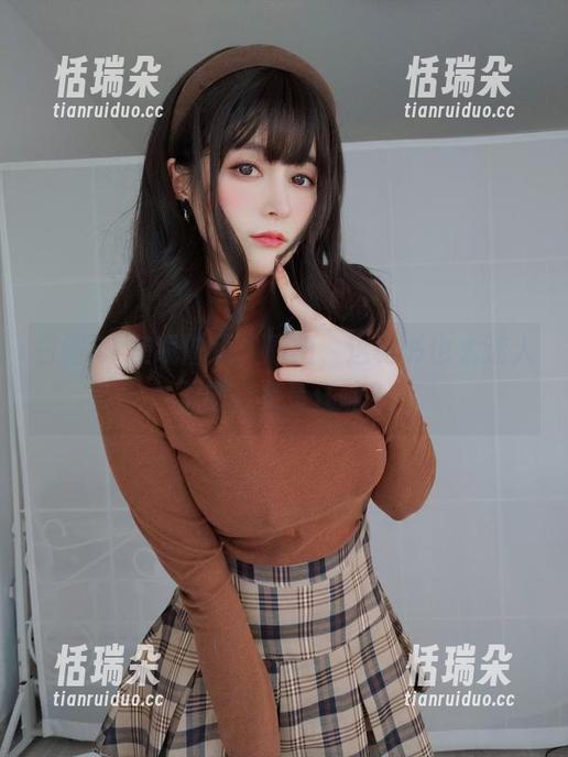 白银81 白银81在线瞥见:原图,这秘书也太迷人了吧,负责任嘛?