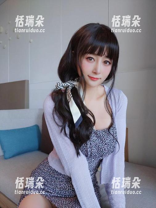 白银81 高清在线奉上白银81穿黑色包臀裙,这不是我的错觉吧?