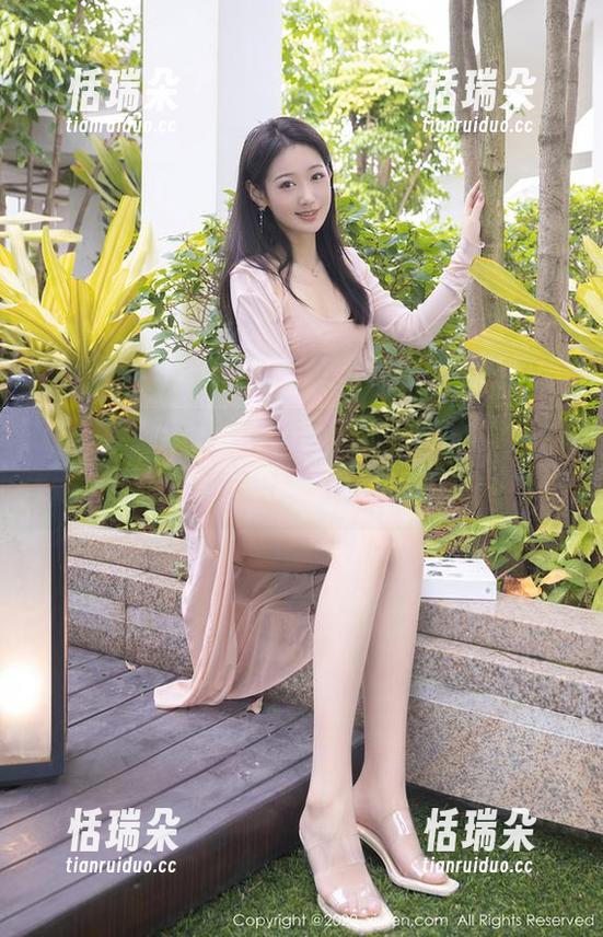 秀人网-Cherry绯月樱 秀人网 - 来吧,各位,Cherry绯月樱的美图分享会上,女孩们请入座