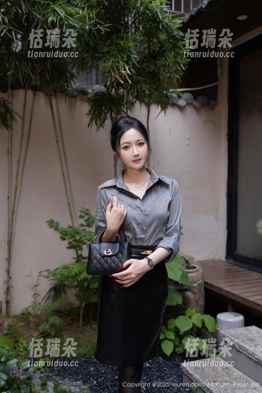 秀人网-MOON嘉依 秀人网 - MOON嘉依搞怪风格来袭,死库水合集给你点不一样的感受。