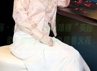 秀人网 – nancy小姿的难得“美图”：温柔，却也在静谧中藏着火花