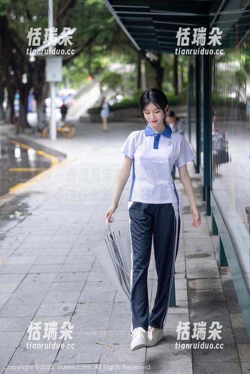 秀人网-俞漫 秀人网 - 俞漫吊带美图,高清分享,突然觉得这些光影有种温柔的暗示。