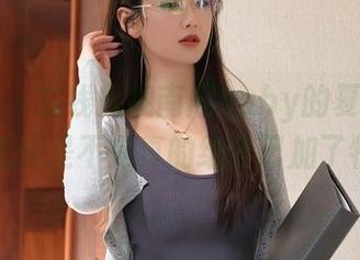 秀人网 – 在线探视南湘baby的夏天，不知道她是不是真的给自己加了特效