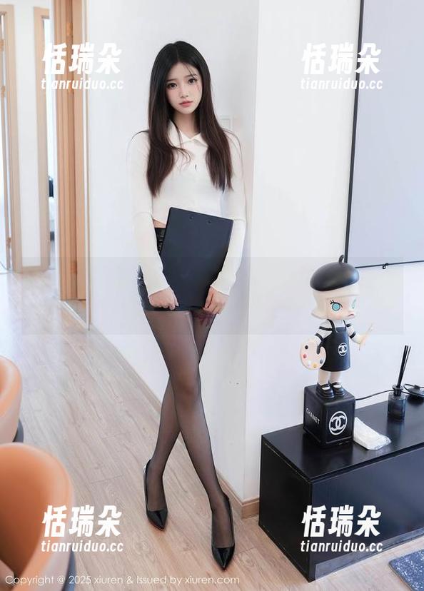 秀人网-宝宝甜 秀人网 - 私拍教室:宝宝甜的课本都是怎么回事?