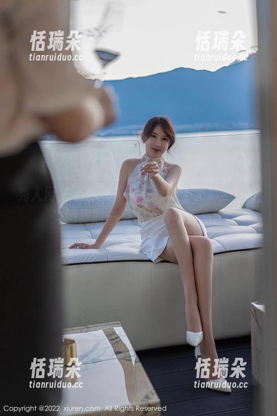 秀人网-杨晨晨 秀人网 - 当杨晨晨的红裙遇上光影,秒变美图界的一姐,绝对不偏心!