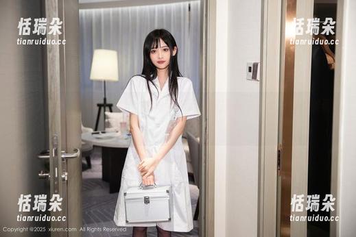 秀人网-田小燕Vicky 秀人网 - 田小燕Vicky的美脚:无圣光打卡,一个简单的美丽意外