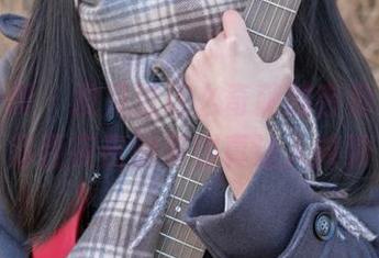 稚乖画册 – 没见过这么奇葩的吉他少女，赤西夜夜的美图真让人捧腹