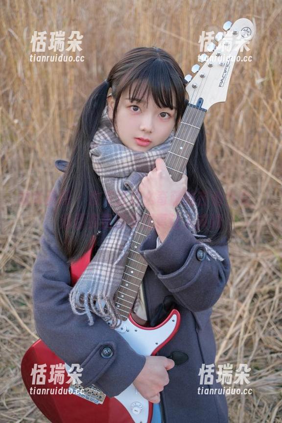 稚乖画册-赤西夜夜 稚乖画册 - 没见过这么奇葩的吉他少女,赤西夜夜的美图真让人捧腹