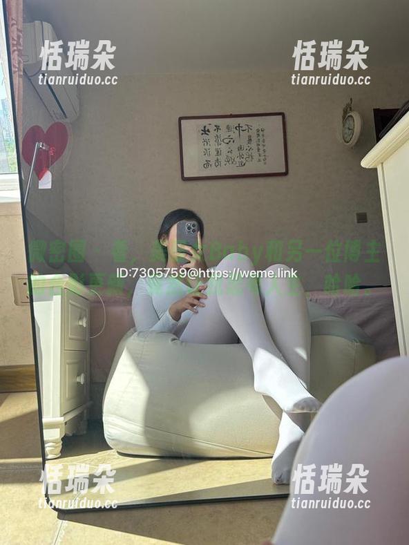 美邵女Baby 微密圈 - 看,美邵女Baby和另一位博主的合影更新,竟然让我思考人生,哈哈。