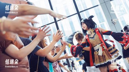 舞小喵 原图与套图——舞小喵的连体衣里竟藏着小猫的舞步!