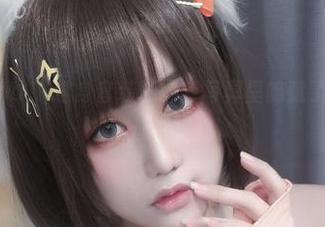 芊川一笑MNK这身套装，最新写真里暗藏了多少小心机？让我猜猜。