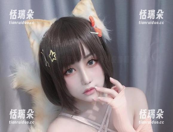 芊川一笑MNK 芊川一笑MNK这身套装,最新写真里暗藏了多少小心机?让我猜猜。