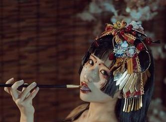 芊川一笑MNK的最新cos，花儿都要嫉妒的少女气息