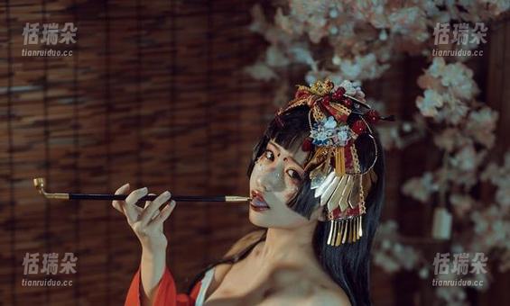 芊川一笑MNK 芊川一笑MNK的最新cos,花儿都要嫉妒的少女气息