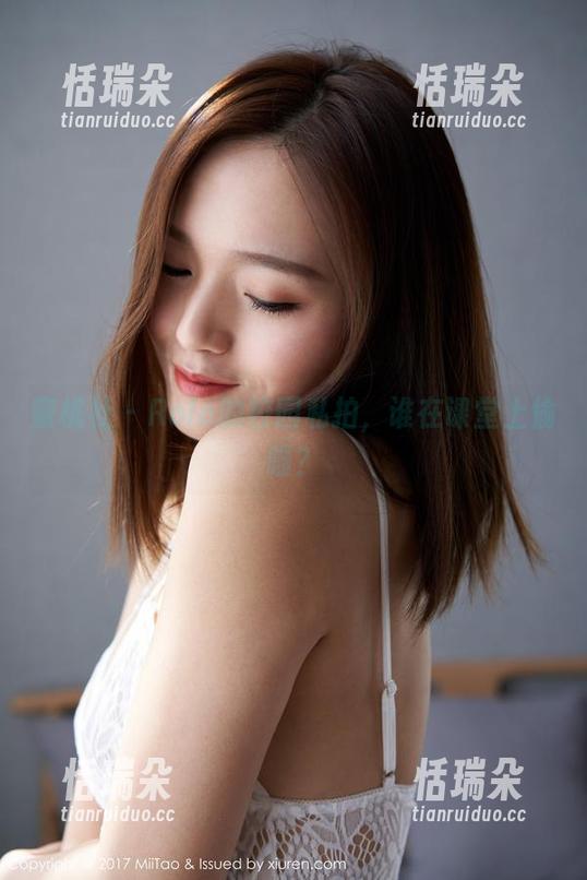 蜜桃社-Rola 蜜桃社 - Rola的校园私拍,谁在课堂上偷瞄?