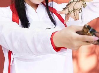 蜜桃社 – 看伊琳如何在私拍中将女仆形象演绎得如此‘真实’，但别当真！